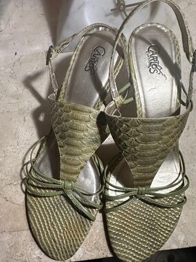 Carlos Santana Olive Green Textured Slingback Sandals